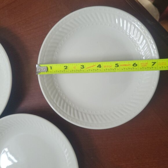 Set Of 5 Gibson Everyday White 7" Plates With Embossed Design - Picture 5 of 5